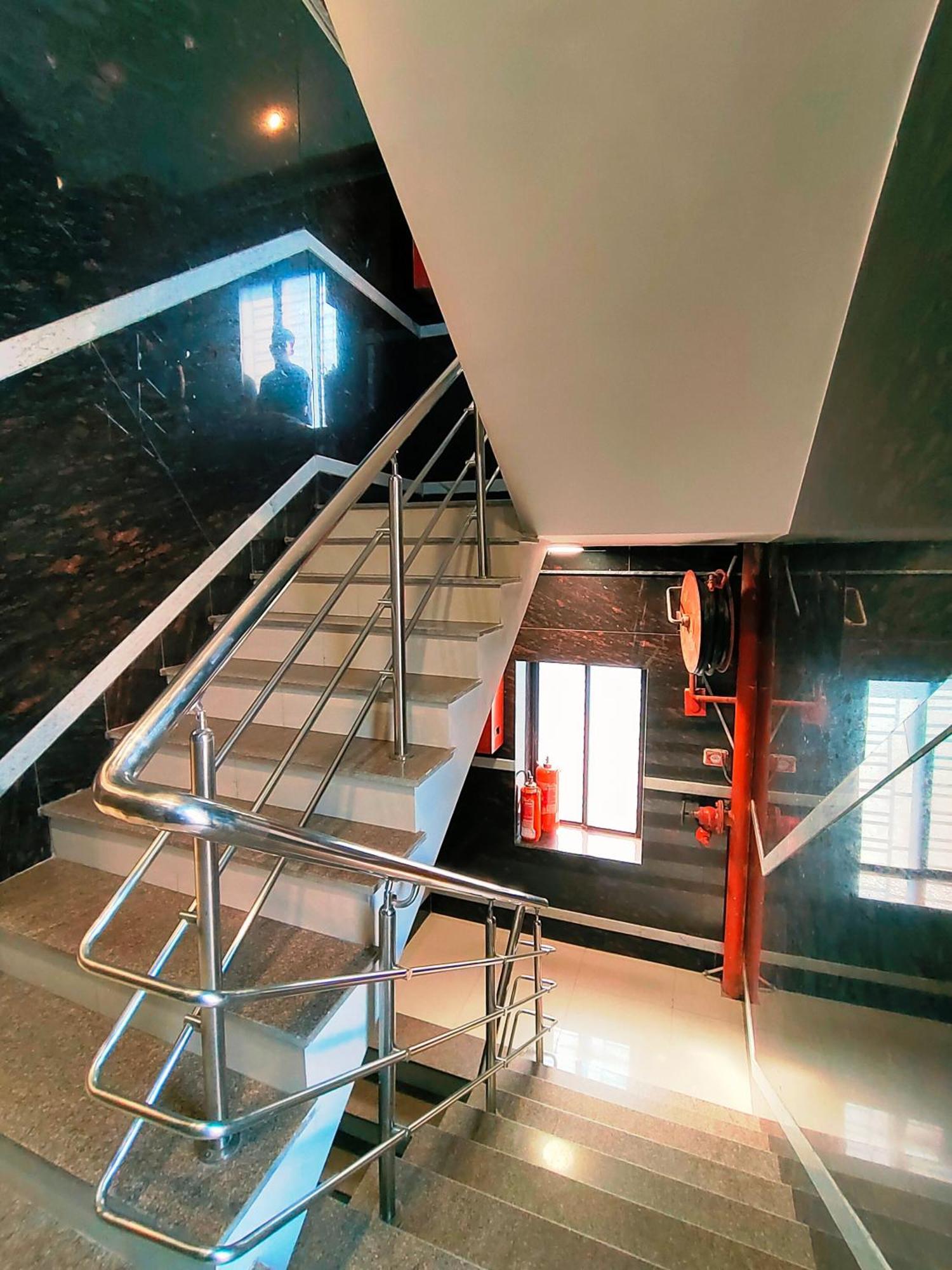 Hotel Steam Колката Екстериор снимка